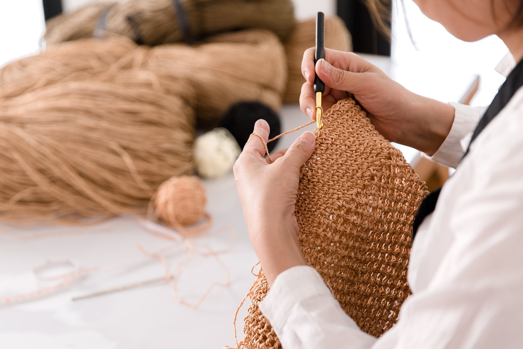 Hand knitting of raffia fibre cords